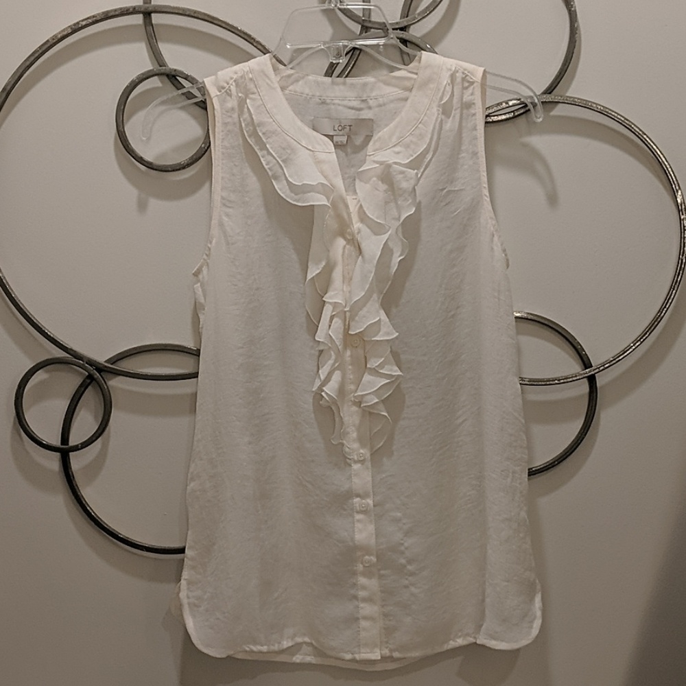 Loft top with ruffle